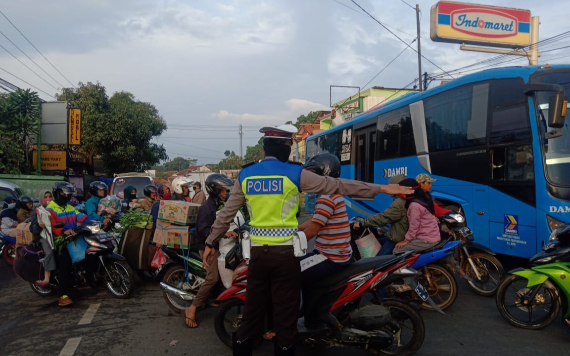 Unit Lantas Polsek Tanjungsari Sumedang, Rutin Lakukan Pengaturan Lalin